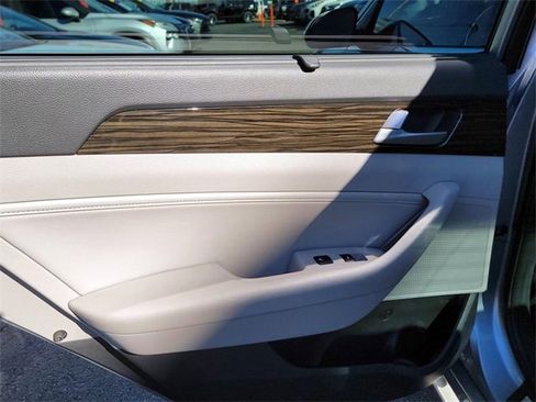 Used 2017 Hyundai Sonata Limited w/ Ultimate Package 04 image 13