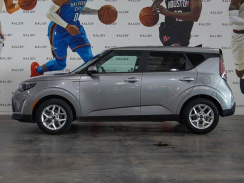 Used 2024 Kia Soul LX w/ Option Group 015 image 16