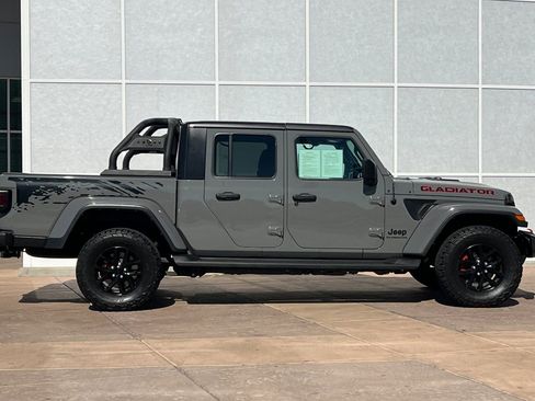 Used 2021 Jeep Gladiator Sport image 3