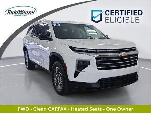 Used 2025 Chevrolet Traverse LT FWD image 1