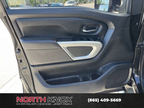 Used 2018 Nissan Titan SV AWD/4WD image 5