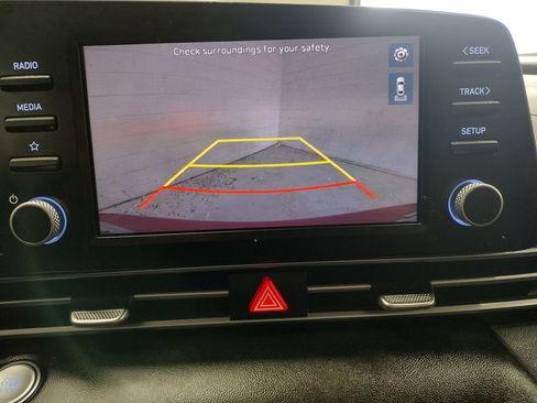 Used 2023 Hyundai Elantra Blue FWD image 9