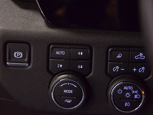 Used 2024 Chevrolet Silverado 2500 LTZ w/ LTZ Convenience Package image 24