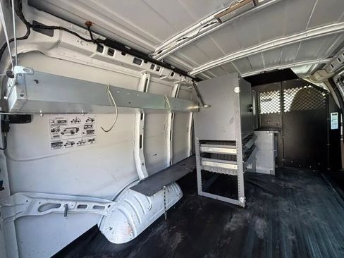 Used 2011 Chevrolet Express 2500 image 24