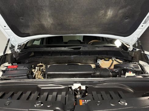 Used 2022 Chevrolet Silverado 1500 LT AWD/4WD image 8