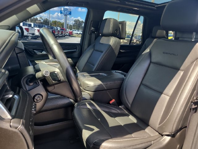 Used 2021 GMC Yukon Denali w/ Denali Ultimate Package AWD/4WD image 22