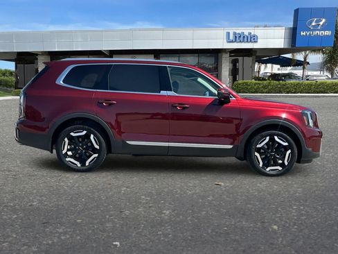 Used 2023 Kia Telluride EX w/ EX Captain's Chair Package FWD image 9