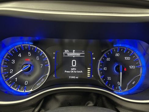 Used 2020 Chrysler Pacifica Touring image 13