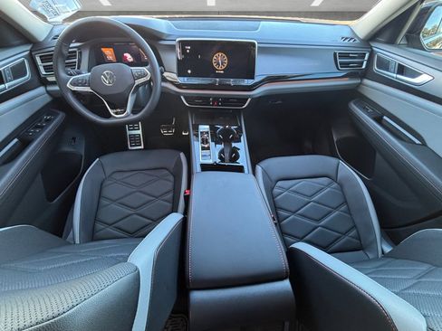 Used 2025 Volkswagen Atlas Peak Edition SE image 24