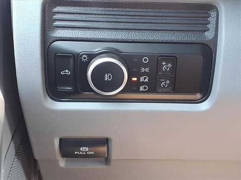 Used 2023 Ford F250 XLT w/ FX4 Off-Road Package image 21