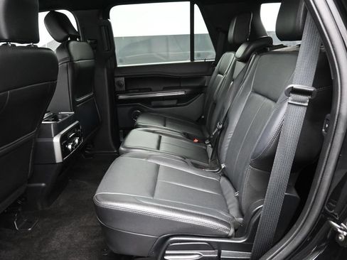 Used 2018 Ford Expedition XLT w/ Equipment Group 202A RWD image 7