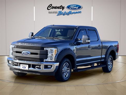 Used 2017 Ford F350 Lariat image 2