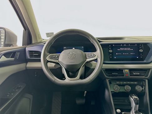 Used 2023 Volkswagen Taos SE w/ Panoramic Sunroof Package image 17