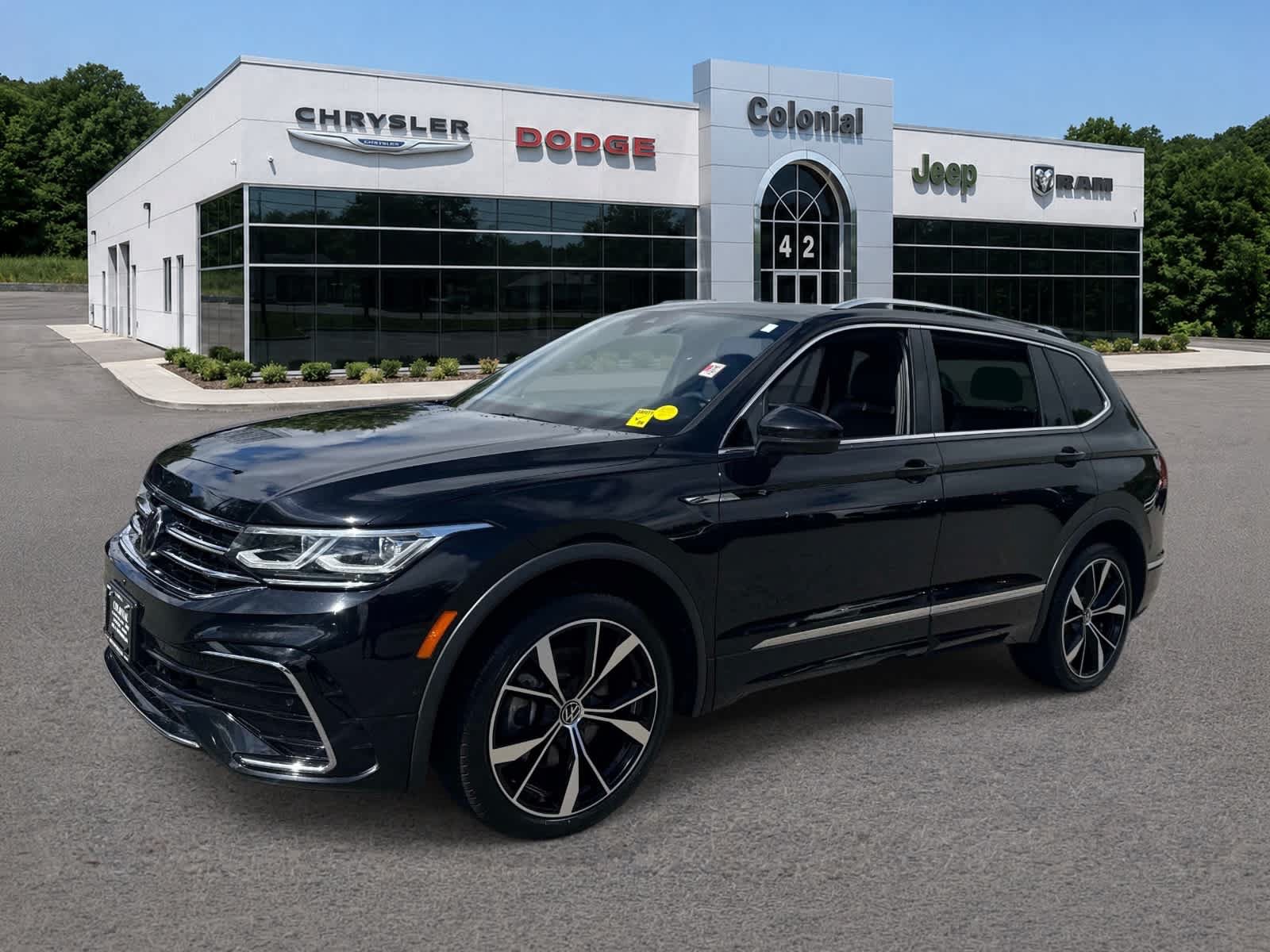Used 2024 Volkswagen Tiguan SEL R-Line AWD/4WD image 1