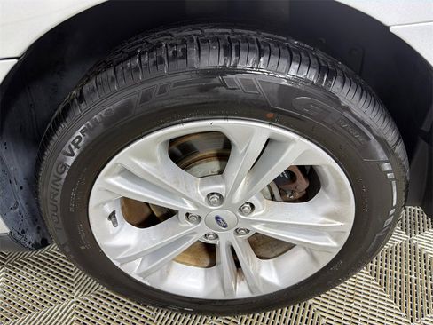 Used 2017 Ford Taurus SE image 19