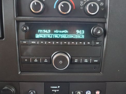 Used 2018 Chevrolet Express 2500 Extended image 11