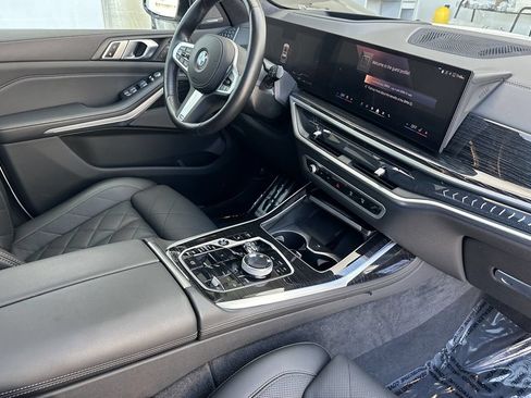 Used 2024 BMW X7 xDrive40i w/ M Sport Package AWD/4WD image 18