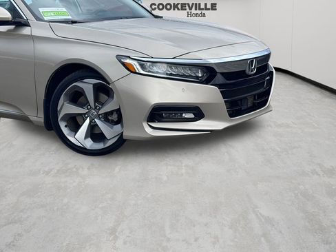 Used 2018 Honda Accord Touring image 2