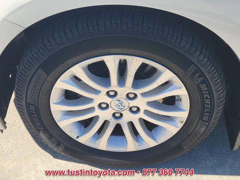 Used 2017 Toyota Sienna XLE image 9