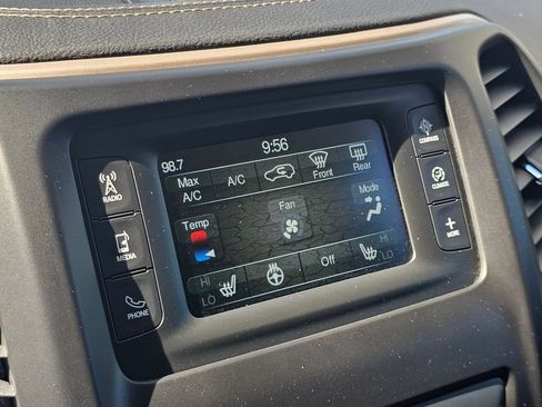 Used 2017 Jeep Cherokee Sport AWD/4WD image 34