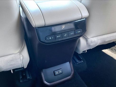 Used 2022 Toyota Highlander XLE image 34