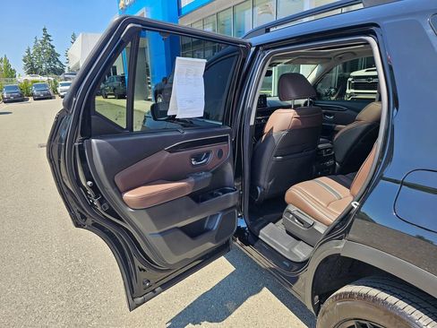 Used 2025 Honda Pilot Elite image 16