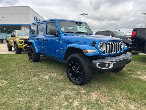 Used 2024 Jeep Wrangler Unlimited Sahara image 4