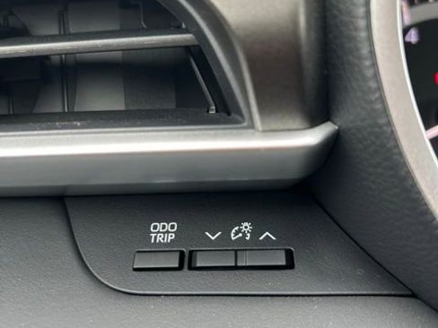 Used 2023 Toyota Highlander XLE AWD/4WD image 20