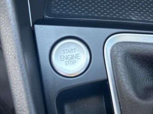 Used 2025 Volkswagen Jetta SE FWD image 22