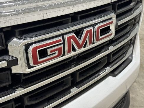 Used 2025 GMC Acadia Elevation w/ Elevation Premium Package FWD image 32