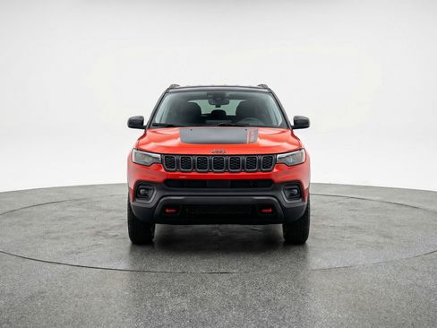 Used 2025 Jeep Compass Trailhawk AWD/4WD image 2
