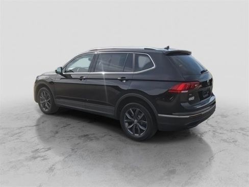 Used 2022 Volkswagen Tiguan SE image 4