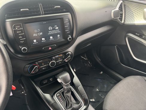 Used 2020 Kia Soul LX FWD image 23
