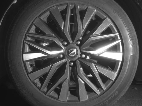 Used 2025 Nissan Altima 2.5 SV FWD image 12