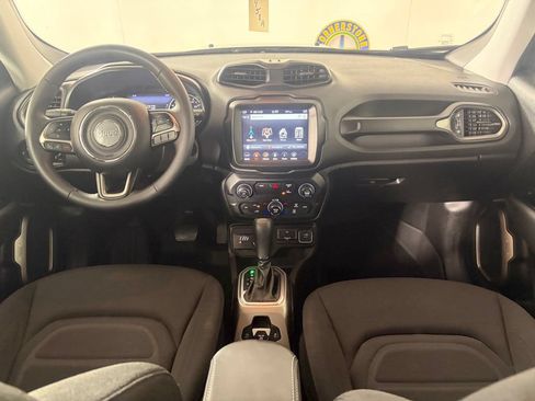 Used 2022 Jeep Renegade Latitude AWD/4WD image 5