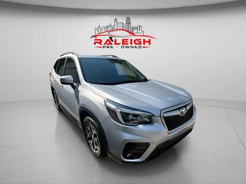 Used 2021 Subaru Forester Premium image 10