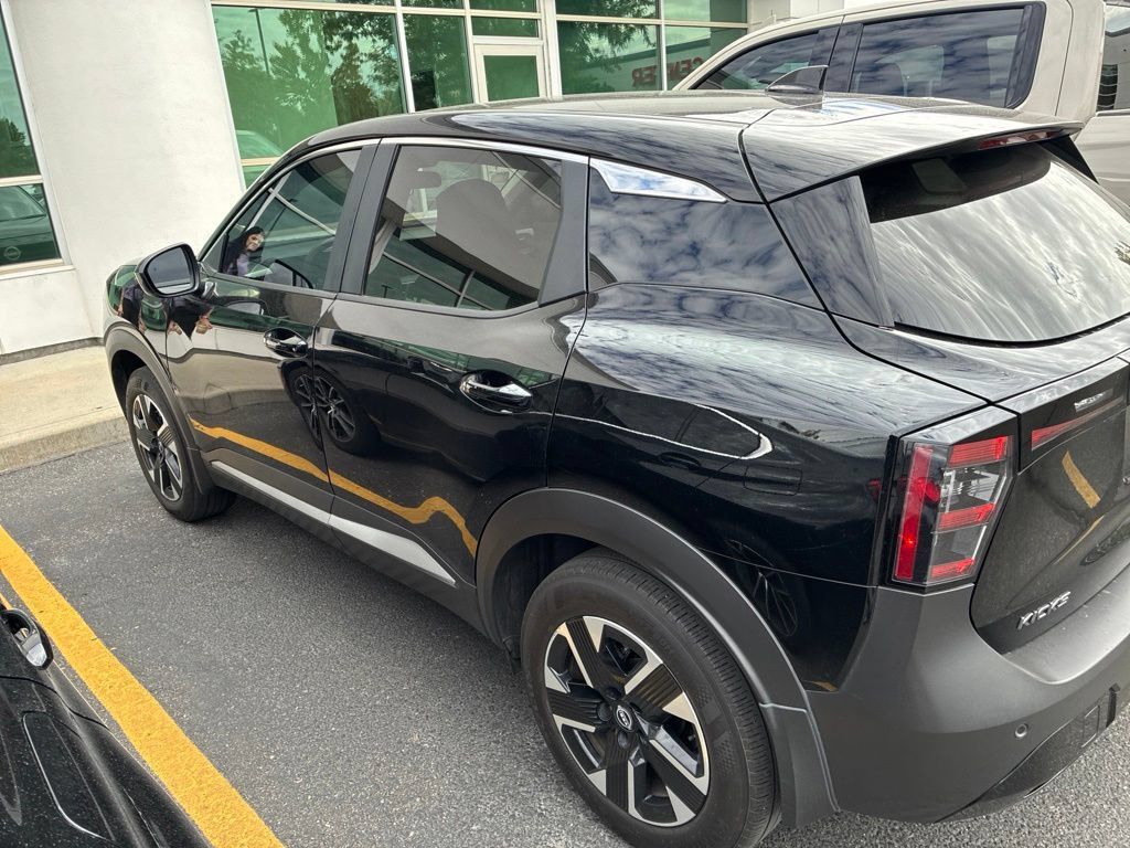 Used 2025 Nissan Kicks SV AWD/4WD image 10