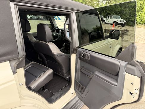 Used 2025 Ford Bronco Outer Banks AWD/4WD image 13