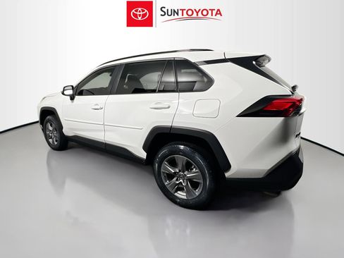 Used 2022 Toyota RAV4 XLE w/ Convenience Package image 6