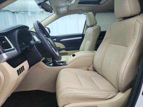 Used 2016 Toyota Highlander XLE AWD/4WD image 10