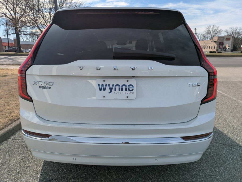 New 2025 Volvo XC90 T8 Core w/ Climate Package AWD/4WD image 5