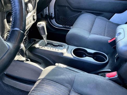 Used 2011 Jeep Wrangler Sahara image 15