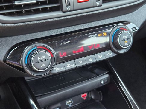 Used 2024 Kia Forte GT-Line w/ GT-Line Premium Package image 17