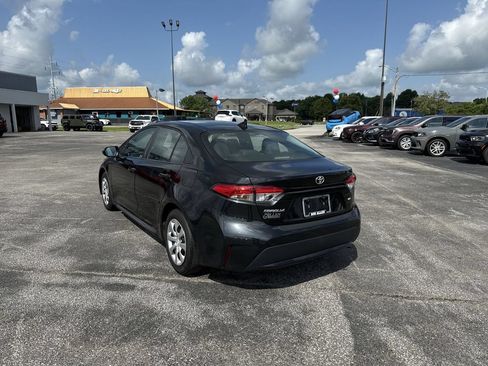 Used 2022 Toyota Corolla LE FWD image 12