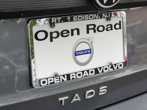Used 2025 Volkswagen Taos SE FWD image 30