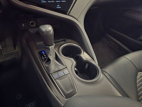 Used 2024 Toyota Camry SE image 32
