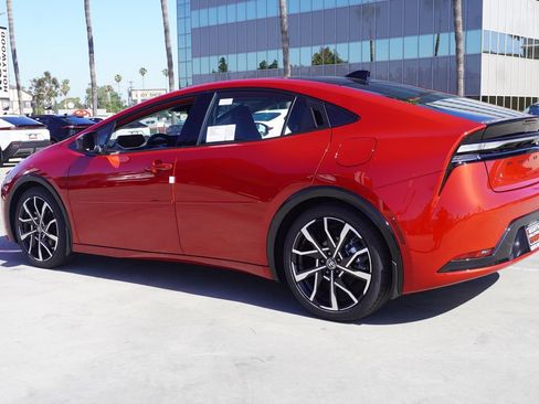 New 2026 Toyota Prius Plug-In Hybrid FWD image 6