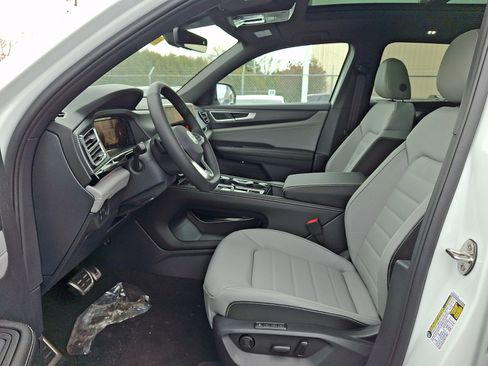New 2026 Volkswagen Atlas Cross Sport SEL R-Line AWD/4WD image 9