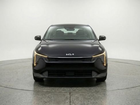 Used 2025 Kia K4 LXS image 2