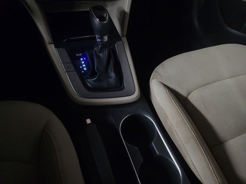 Used 2017 Hyundai Elantra SE image 26